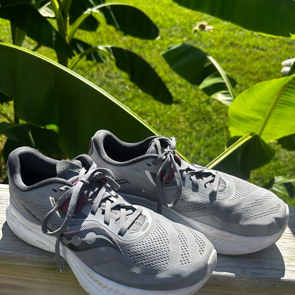 Saucony Sneakers Womens 10.5 Guide 15 Alloy Gray Quartz Running Shoes S10684-15